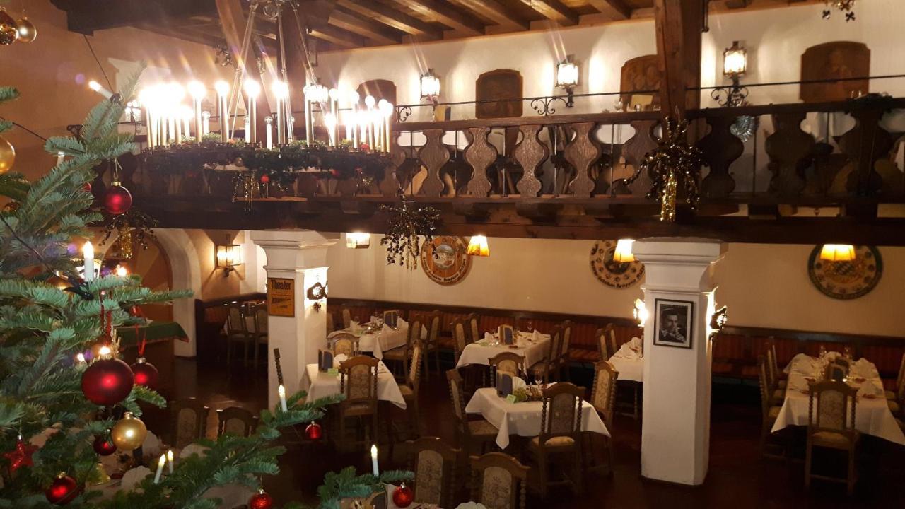 וולגאו Gasthof & Hotel Zur Post מראה חיצוני תמונה