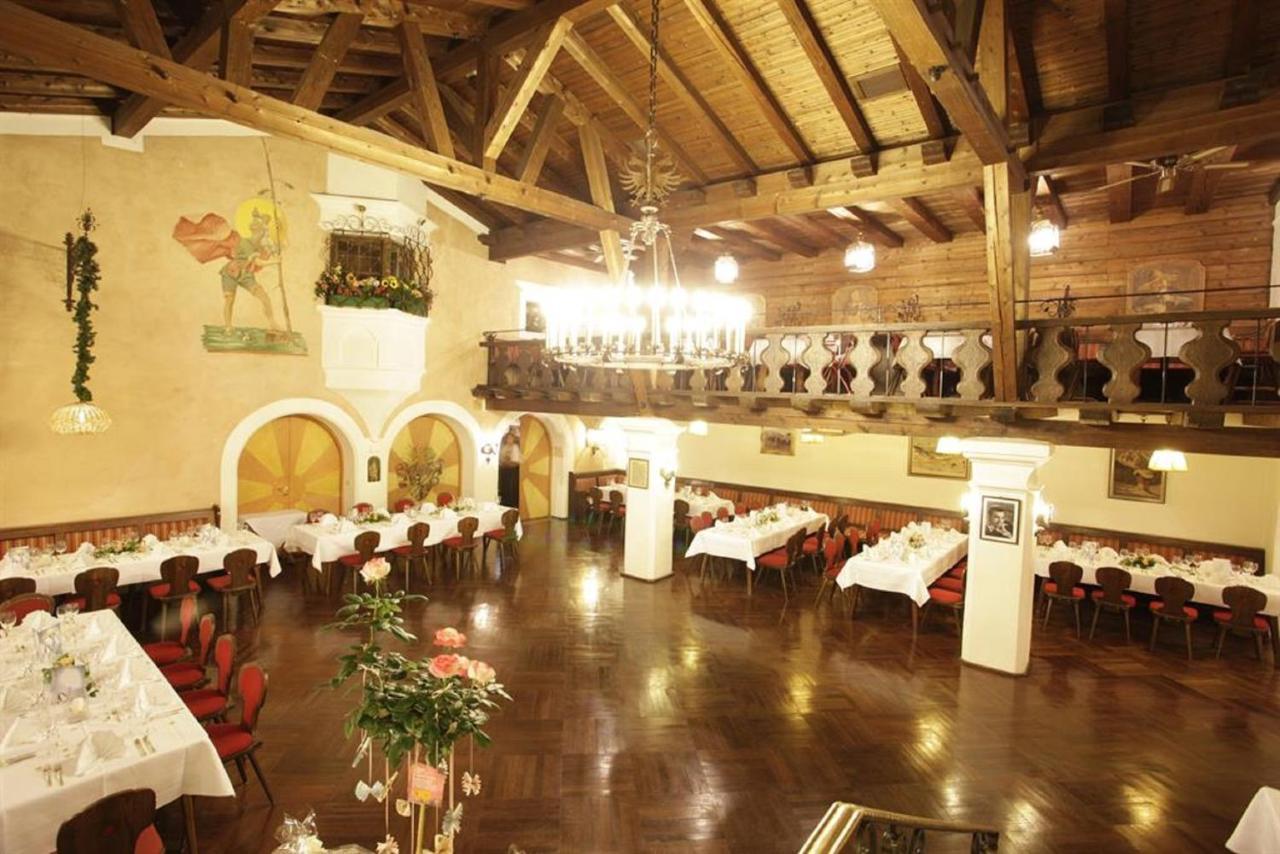 וולגאו Gasthof & Hotel Zur Post מראה חיצוני תמונה